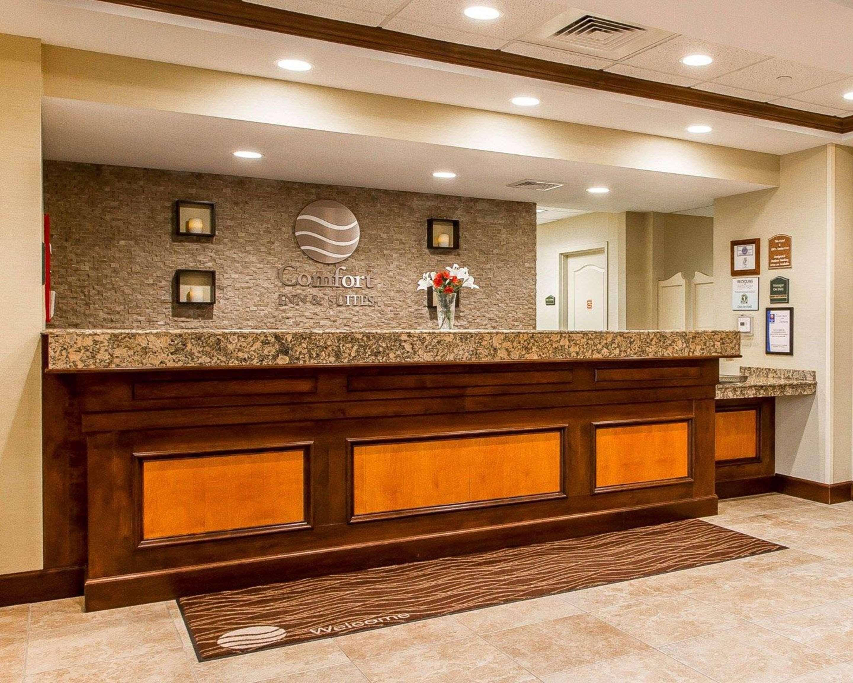 Comfort Inn & Suites Wilton Buitenkant foto