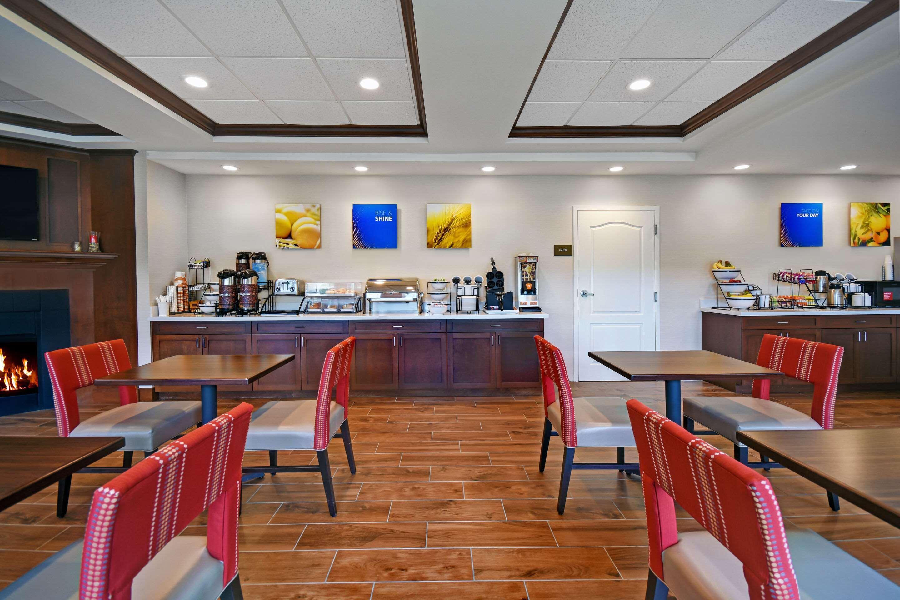 Comfort Inn & Suites Wilton Buitenkant foto